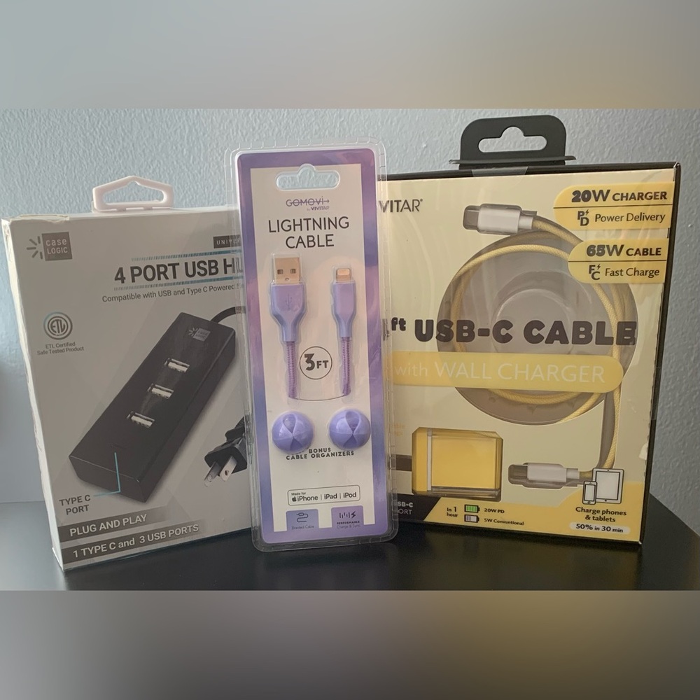 1•4 port USB hub 
2•lightning cable 3ft
3•USB-C cable with wall charger